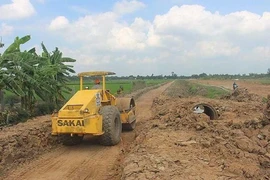 Yêu cầu làm rõ nguồn vật liệu ở cao tốc Trung Lương - Mỹ Thuận