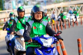 Hé lộ lý do màu áo Gojek tương tự Grab