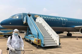 Máy bay quay đầu khẩn cấp vì hành khách châm lửa đốt khăn
