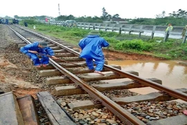 Danh sách những đoàn tàu ngừng chạy do bão số 13