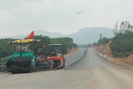 Truy trách nhiệm nhà thầu chậm bảo hành quốc lộ 1A