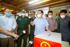 Chủ tịch Quốc hội kiểm tra việc chuẩn bị bầu cử tại Hà Giang