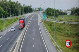 Tổng cục Đường bộ: Ưu tiên xe có nhãn ‘hàng mau hỏng’ qua chốt