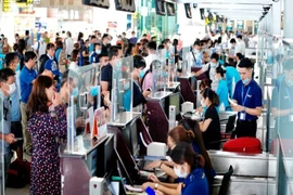 Khách bay Tết tăng, nhưng ở Tân Sơn Nhất có lúc dưới 40% công suất
