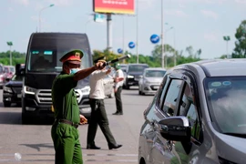 Cao điểm mùa du lịch, sân bay Nội Bài vượt công suất, hành khách cần lưu ý 