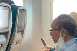 Điều tra, xác minh vụ hành khách mang dao lên máy bay