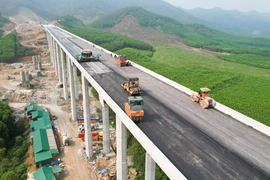 Dự án đường bộ cao tốc phía Nam gặp khó về mặt bằng và vật liệu xây dựng