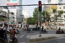 Bạn đọc đề xuất bỏ luôn đèn vàng, hợp lý hay không?
