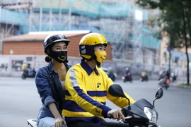 Hành khách bất ngờ với khoản thu bảo hiểm của các hãng xe công nghệ