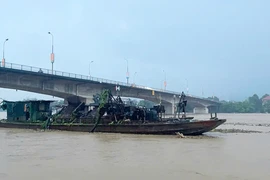Nhiều tàu Trung Quốc trôi dạt trên sông: Cục Đường thuỷ ra công điện 