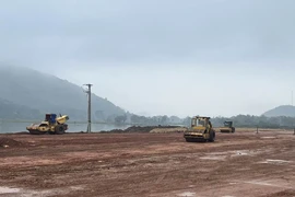 Vì sao nhiều dự án đường bộ cao tốc chậm tiến độ?