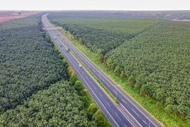 Hàng trăm ngàn ô tô chạy trên cao tốc nhưng không đủ tiền trong tài khoản ETC