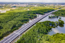 Ô tô được lưu thông miễn phí trên tuyến cao tốc Bến Lức - Long Thành
