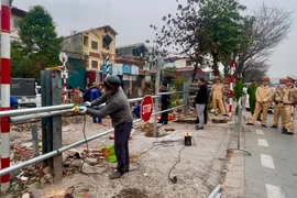 Đóng lối đi tự mở trên tuyến đường sắt Bắc – Nam