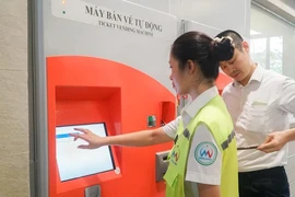 Đẩy mạnh việc triển khai vé liên thông đi tàu điện, xe buýt