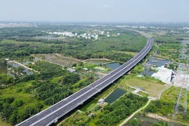 Thu phí cao tốc Bến Lức - Long Thành trong tháng 8