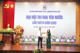 Phó Chủ tịch nước bày tỏ xúc động trước tâm huyết của công nhân ngành than
