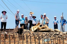 Doanh nghiệp gặp khó vì giá vật liệu tăng, Cục Đường bộ nói chưa thể điều chỉnh hợp đồng