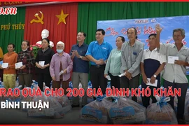 Báo Pháp Luật TP.HCM trao quà cho 200 gia đình khó khăn tỉnh Bình Thuận