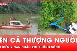 Mở rộng lên thượng nguồn tìm kiếm 2 nạn nhân vụ xe thu gom rác rơi xuống sông 