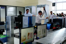 Cấm gây nhũng nhiễu, phiền hà trong tiếp nhận và giải quyết công việc đối với hành khách 