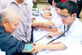 30 giây nhanh trí của bác sĩ trẻ cứu sống bé gái 2 tháng tuổi