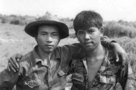 Hai người lính 
