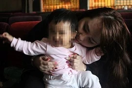 ‘Cô gái nhận nuôi con nghi của tử tù' sẽ bị xử lý như thế nào?