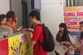Ngày đầu tiên thí sinh nhận giấy báo thi 