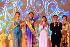 Nguyễn Thị Lê Nam Em đăng quang hoa khôi ĐBSCL 2015