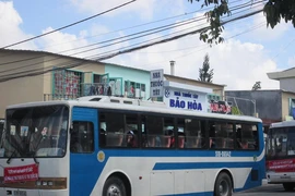 Nhà trường huy động lượng xe “khủng” đưa rước thí sinh đi thi