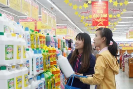 Co.opmart giảm giá mạnh cuối tuần để hút khách