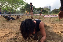 Á hậu Hoàng My và gia đình cùng Vượt chướng ngại vật