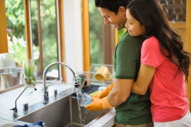Chồng nấu cơm quét nhà là ‘hàng hiếm’?