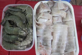 Chủ quán bánh căn bán 2 đĩa 250.000 đồng nói gì? 