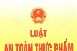 Giả danh nhân viên chi cục ATVSTP để bán sách