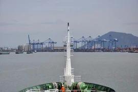Tàu Panama đâm chìm sà lan, thuyền trưởng mất tích