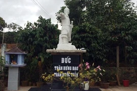 Xã cấm đặt tượng danh tướng Trần Hưng Đạo trên bục!