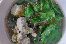 Đất hoang, rong biển và cá nhái 