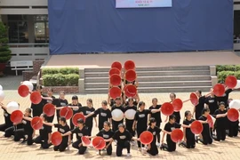 Màn nhảy flashmob cực chất của HS Trường Phú Nhuận 