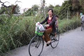 Mẹ con chị Hoài và chiếc xe ve chai