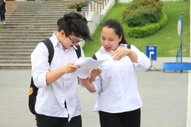 Giáo viên nhận định: Học sinh trung bình lấy 6 dễ dàng 