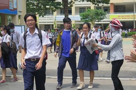 Đề thi, gợi ý bài giải các mã đề môn Hóa học 