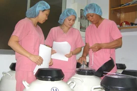 Nhờ hàng xóm… mang thai hộ, xử sao?