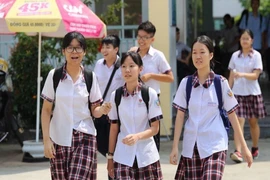 Đề thi Toán tuyển sinh lớp 10 TP.HCM: Thí sinh than khó!