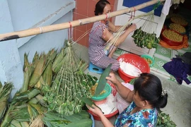 Xóm bánh ú lá tre giữa Sài Gòn cháy hàng dịp Tết Đoan Ngọ