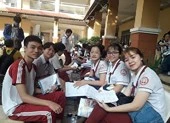 Thí sinh dự thi tại điểm thi trường THPT Đà Sơn Tây - Thủ Đức. Ảnh: Thủy Trúc 