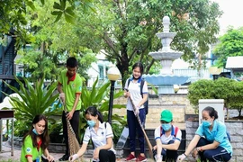 Đồng phục sinh viên không làm nên thương hiệu 