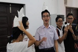 Đưa kỹ năng bàn tiệc chuẩn 5 sao vào lớp học