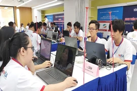 Sinh viên 'ngồi thiền' 8 tiếng thi An toàn thông tin 